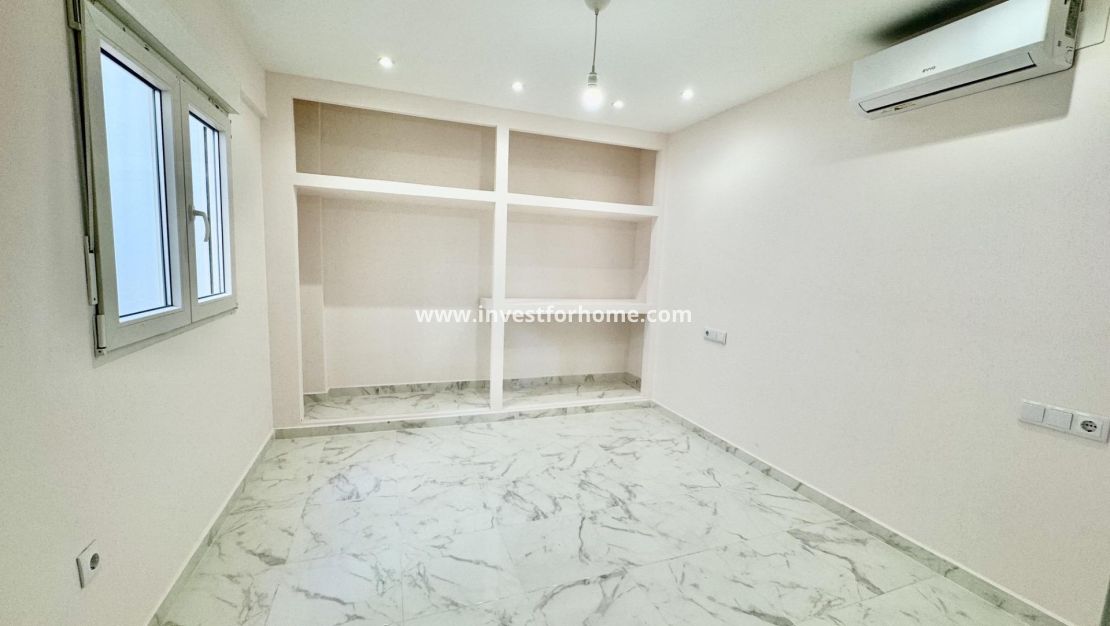 Sale - Apartment - Torrevieja - Centro