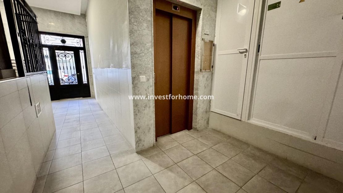 Sale - Apartment - Torrevieja - Centro