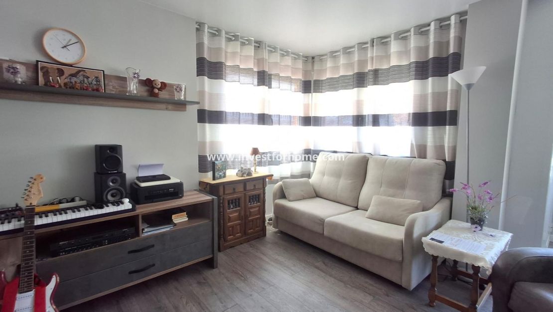 Sale - Apartment - Torrevieja - Centro