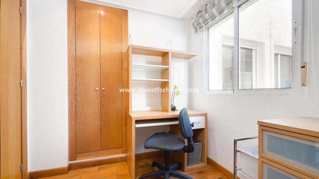 Sale - Apartment - Torrevieja - Centro