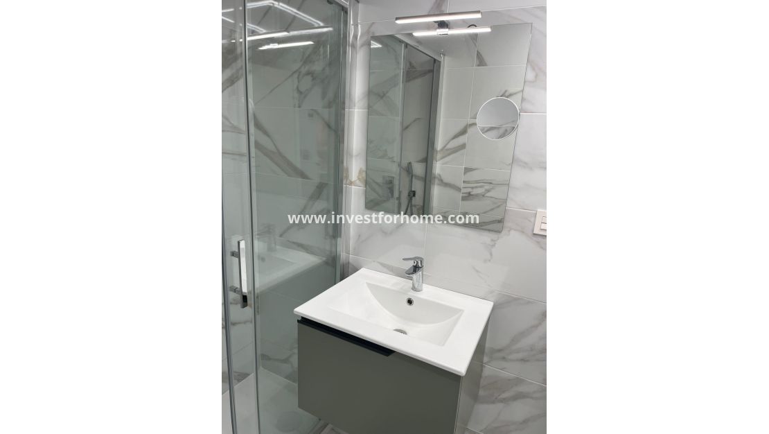 Sale - Apartment - Torrevieja - Centro