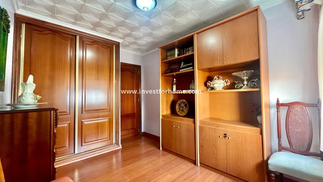 Sale - Apartment - Torrevieja - Centro