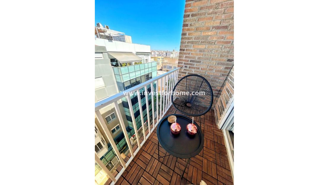 Sale - Apartment - Torrevieja - Centro