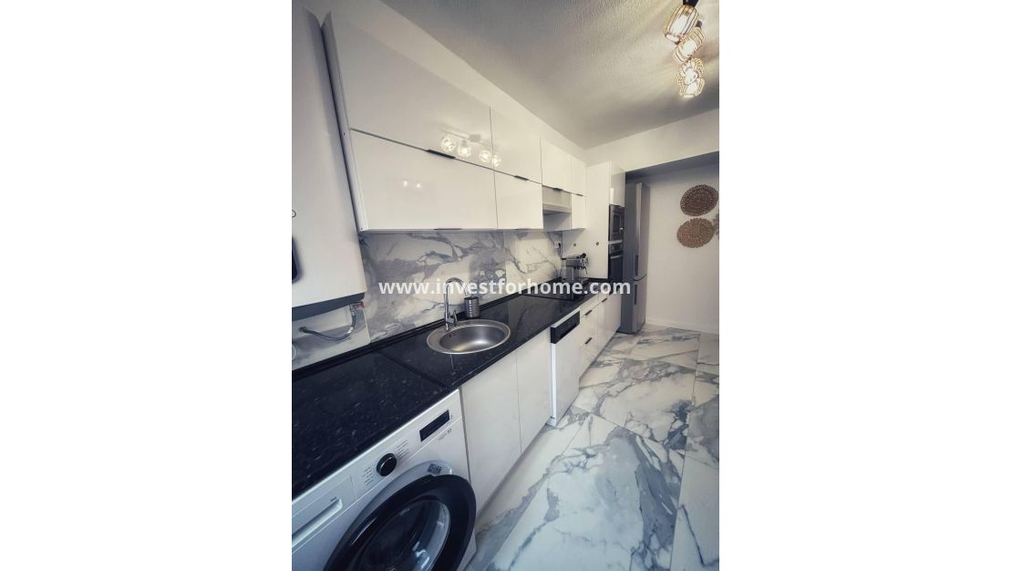 Sale - Apartment - Torrevieja - Centro