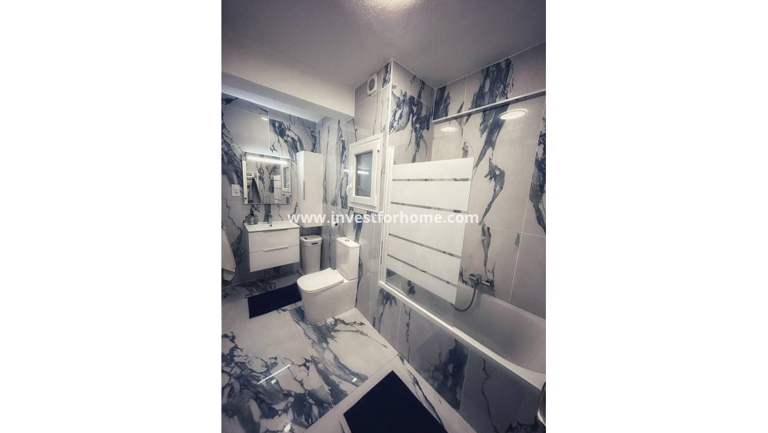 Sale - Apartment - Torrevieja - Centro