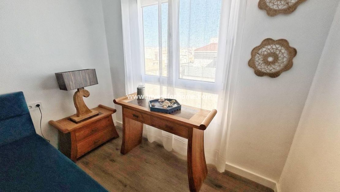 Sale - Apartment - Torrevieja - Centro
