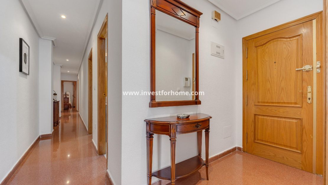 Sale - Apartment - Torrevieja - Centro
