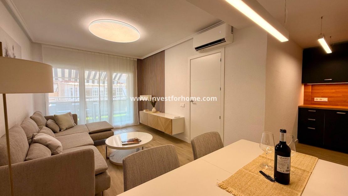 Sale - Apartment - Torrevieja - Centro