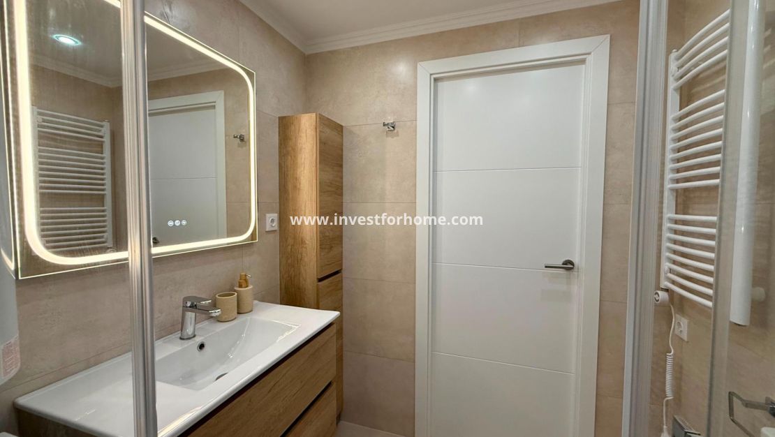 Sale - Apartment - Torrevieja - Centro