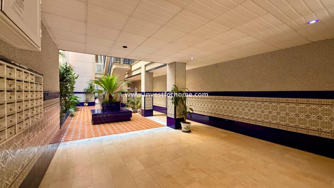 Sale - Apartment - Torrevieja - Centro