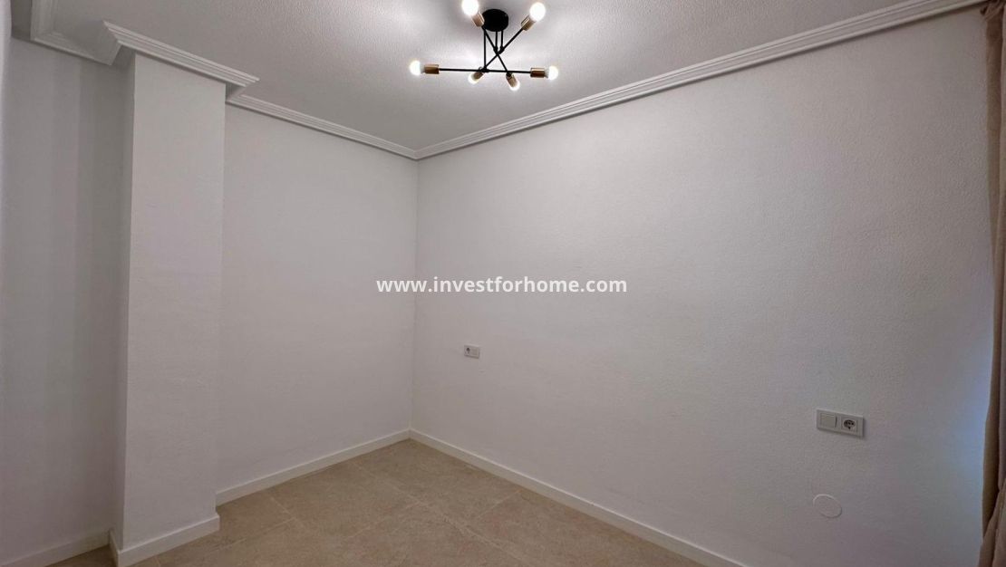 Sale - Apartment - Torrevieja - Centro
