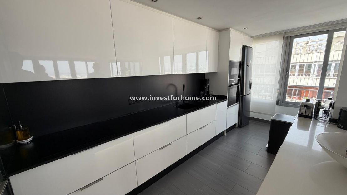 Sale - Apartment - Torrevieja - Centro