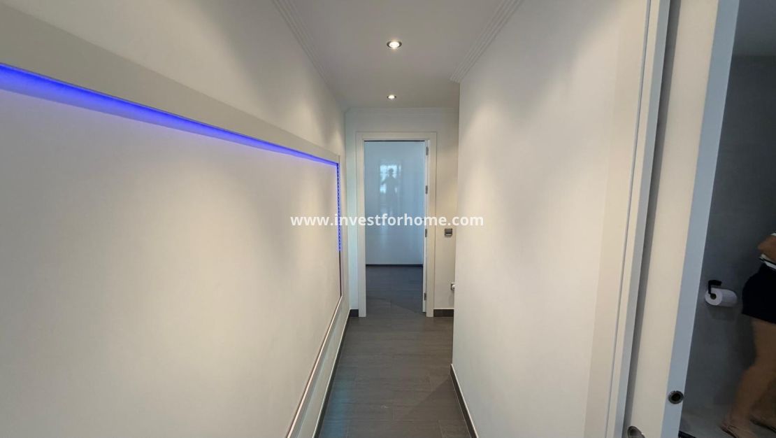 Sale - Apartment - Torrevieja - Centro