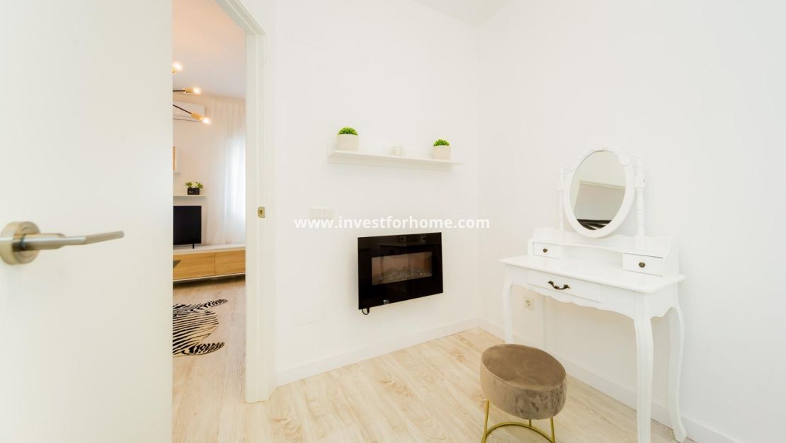 Sale - Apartment - Torrevieja - Centro