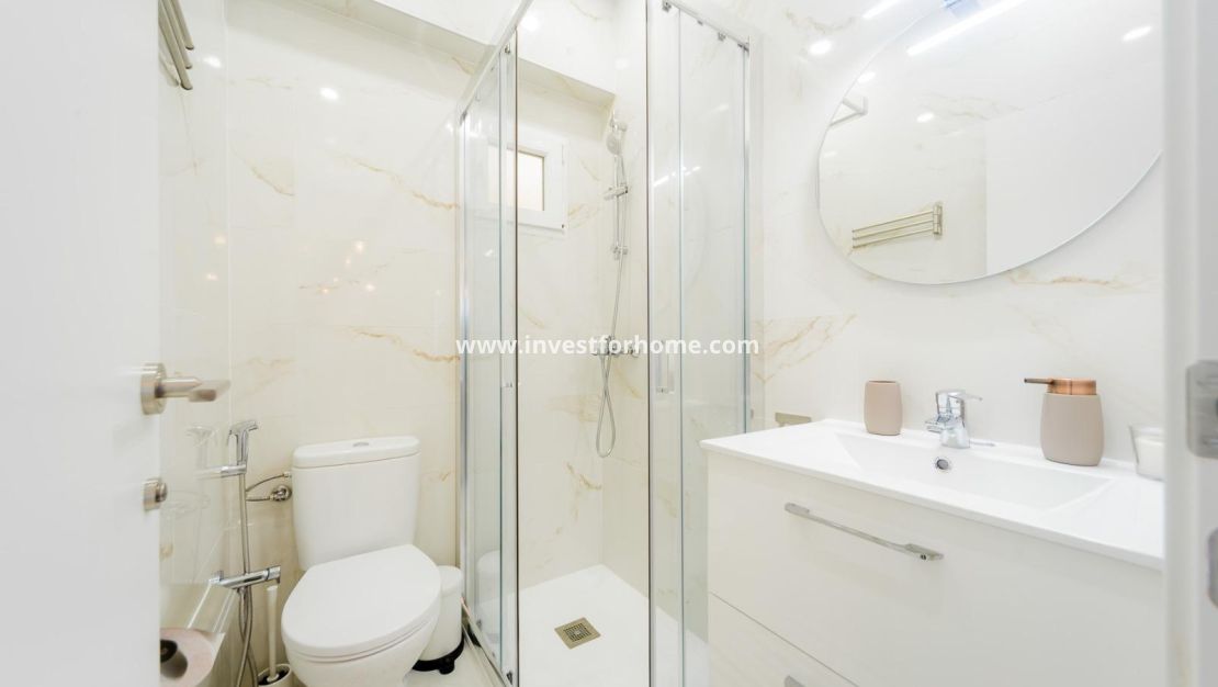 Sale - Apartment - Torrevieja - Centro