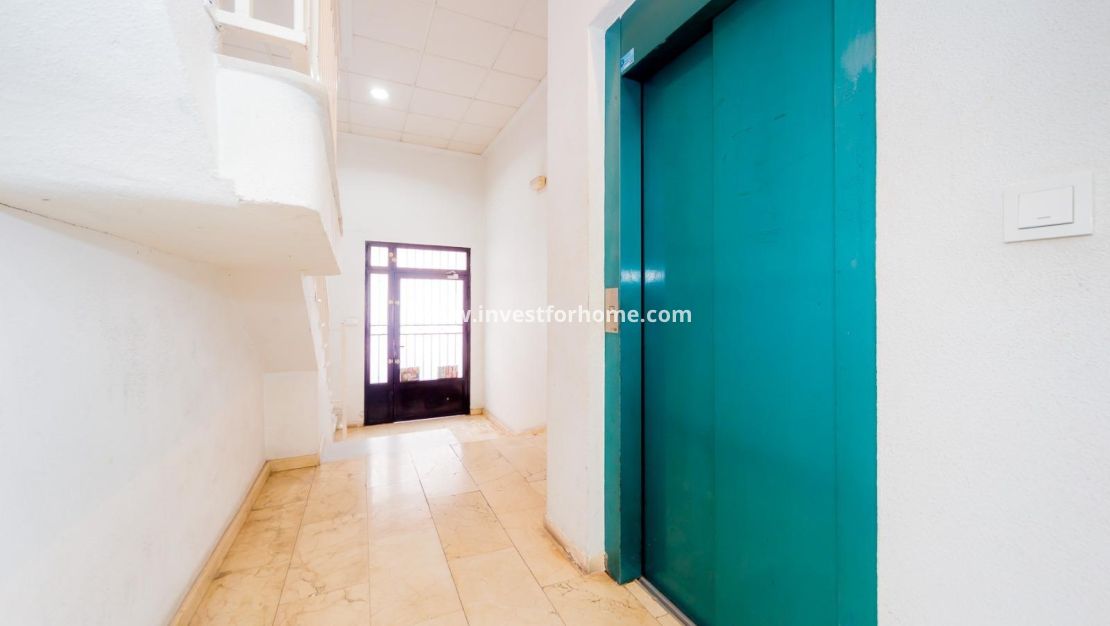 Sale - Apartment - Torrevieja - Centro