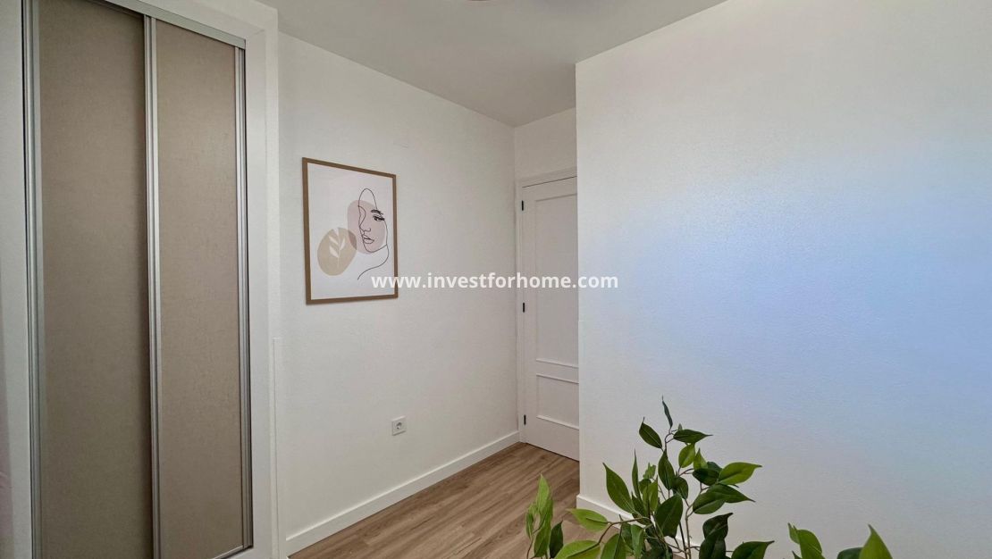 Sale - Apartment - Torrevieja - Centro