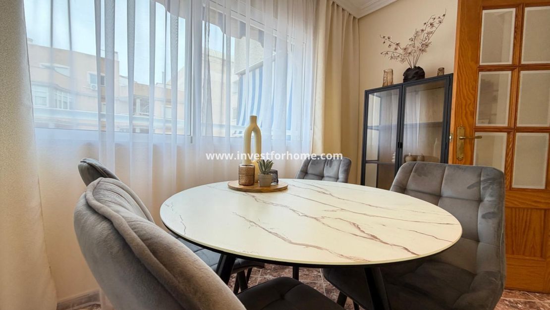 Sale - Apartment - Torrevieja - Centro