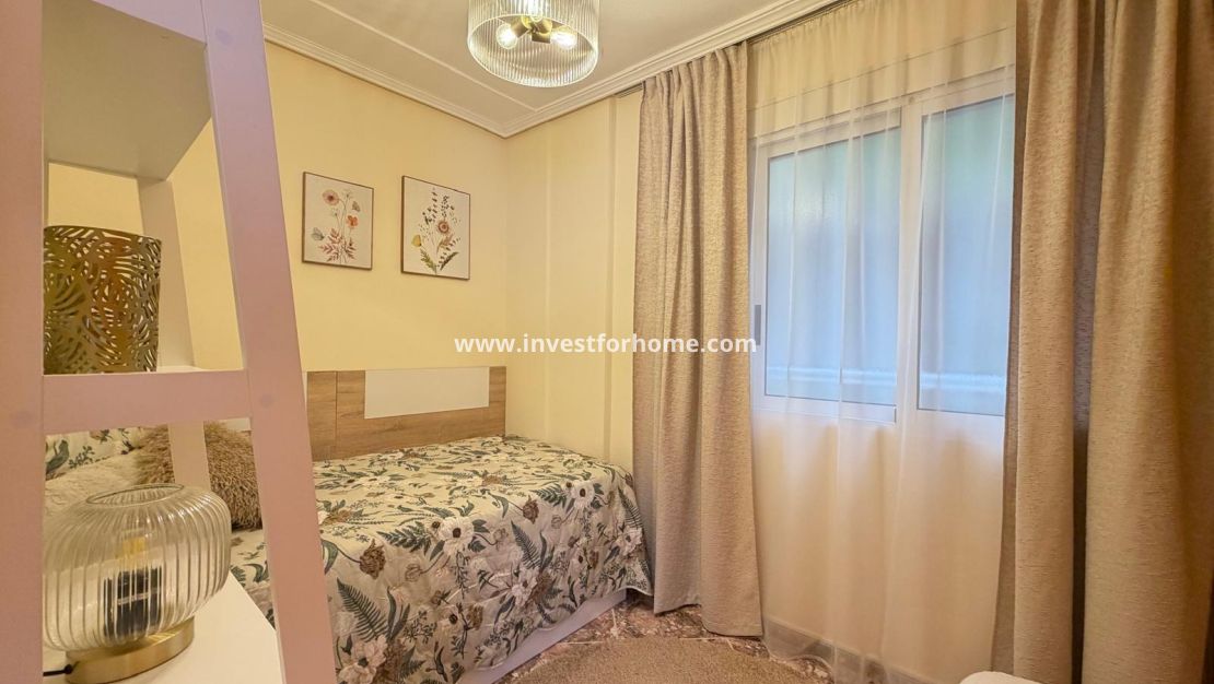Sale - Apartment - Torrevieja - Centro