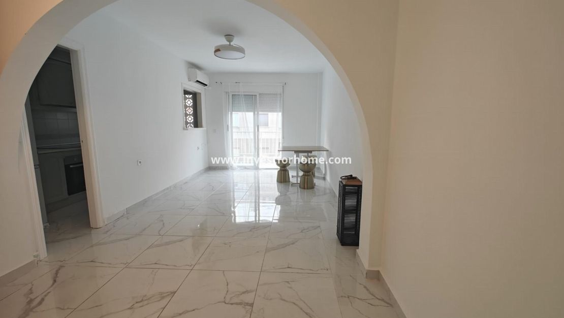 Sale - Apartment - Torrevieja - Centro