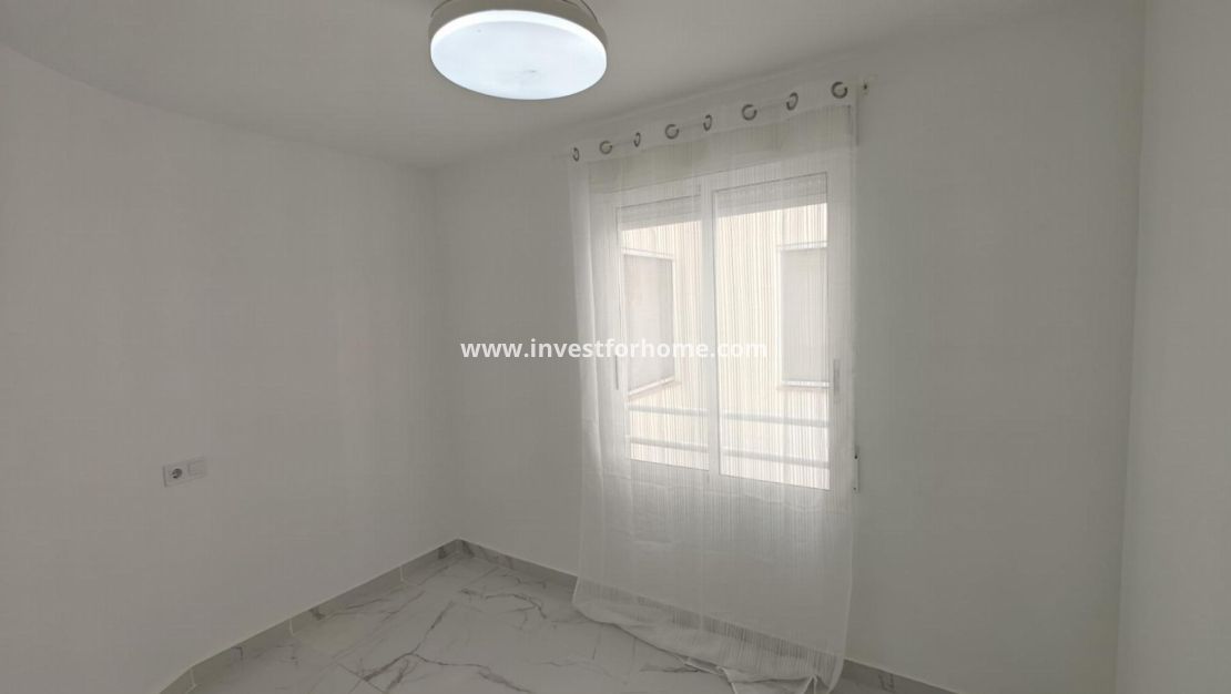 Sale - Apartment - Torrevieja - Centro