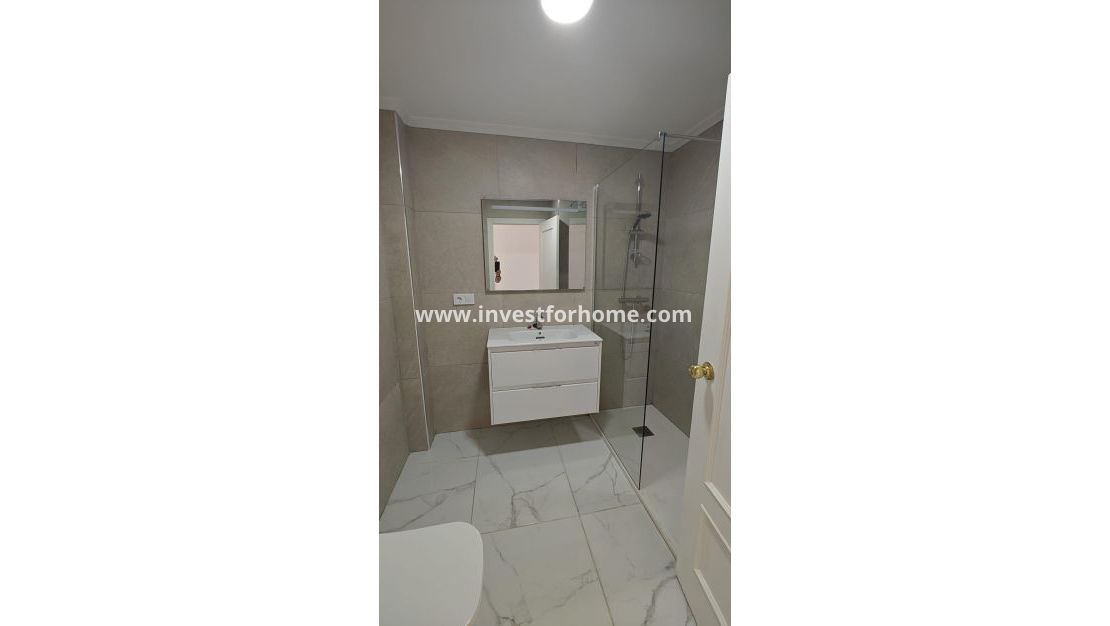 Sale - Apartment - Torrevieja - Centro