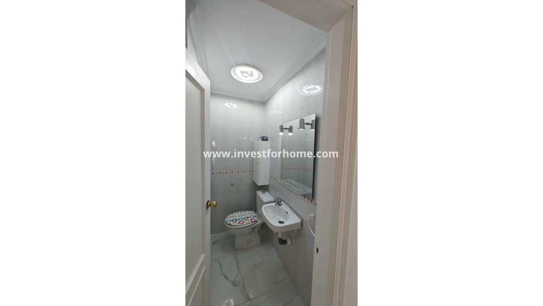 Sale - Apartment - Torrevieja - Centro