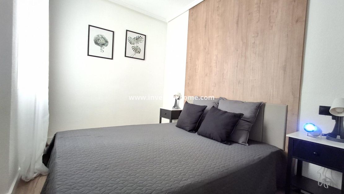 Sale - Apartment - Torrevieja - Estacion De Autobuses