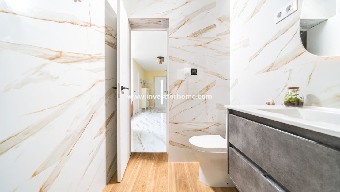 Sale - Apartment - Torrevieja - La Veleta