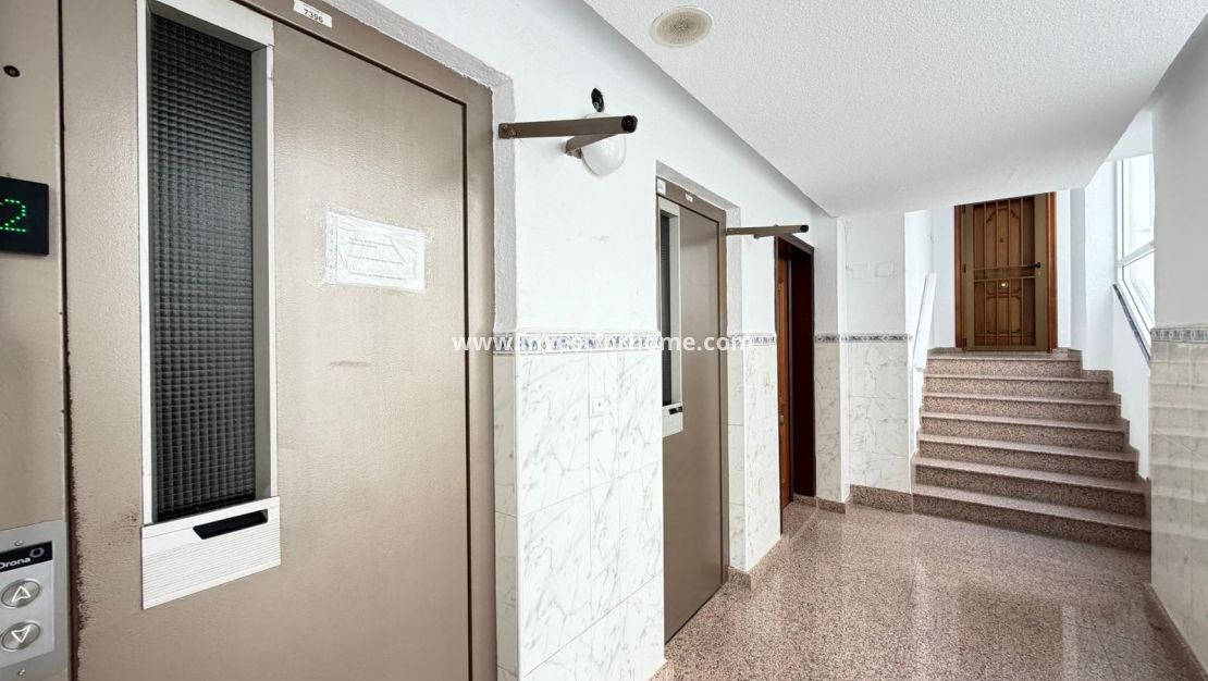 Sale - Apartment - Torrevieja - Las Piscinas Naturales