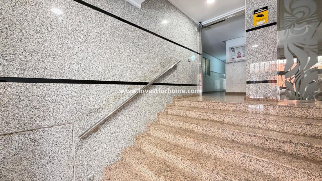 Sale - Apartment - Torrevieja - Las Piscinas Naturales