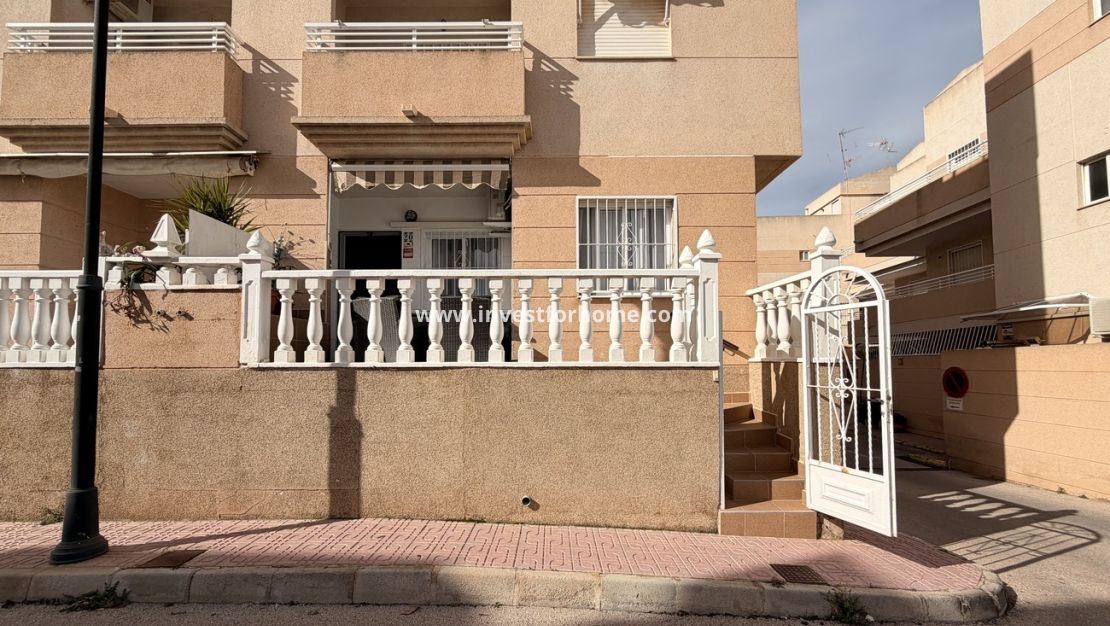 Sale - Apartment - Torrevieja - Urb. Calas Blancas III