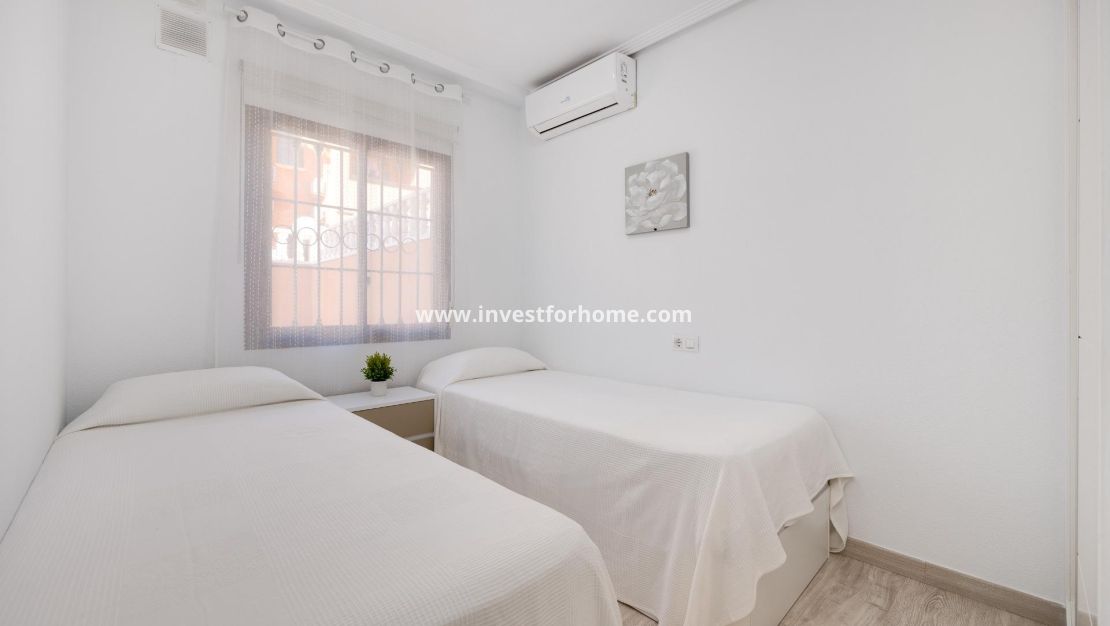 Sale - Bungalow - Torrevieja - aguas nuevas