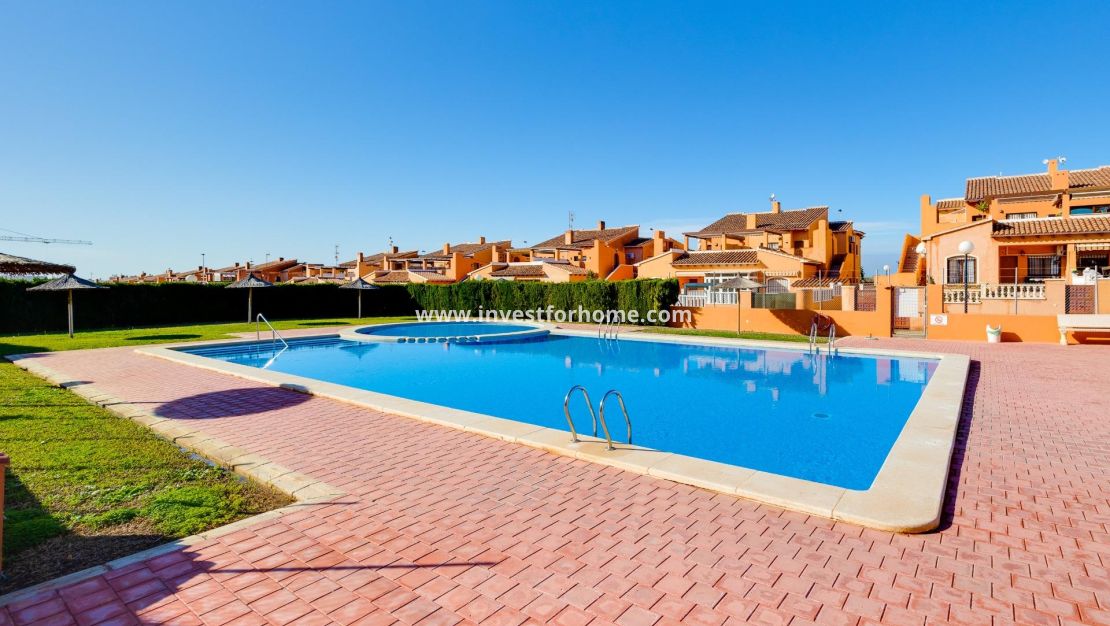 Sale - Bungalow - Torrevieja - aguas nuevas