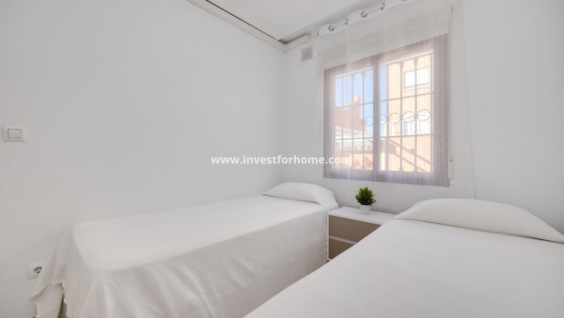 Sale - Bungalow - Torrevieja - aguas nuevas