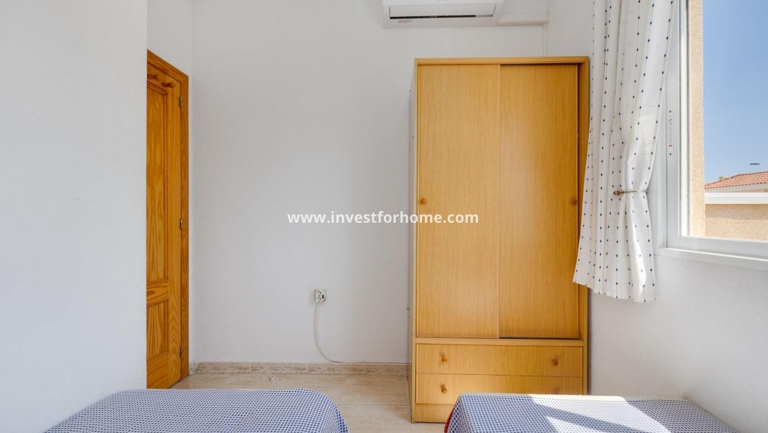 Sale - Bungalow - Torrevieja - aguas nuevas