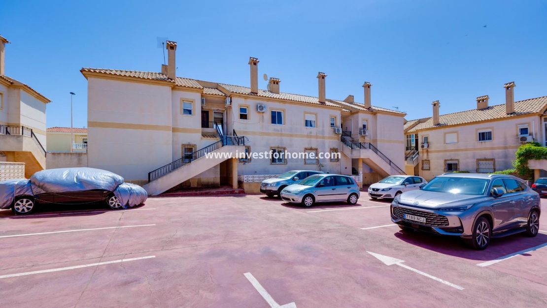 Sale - Bungalow - Torrevieja - aguas nuevas