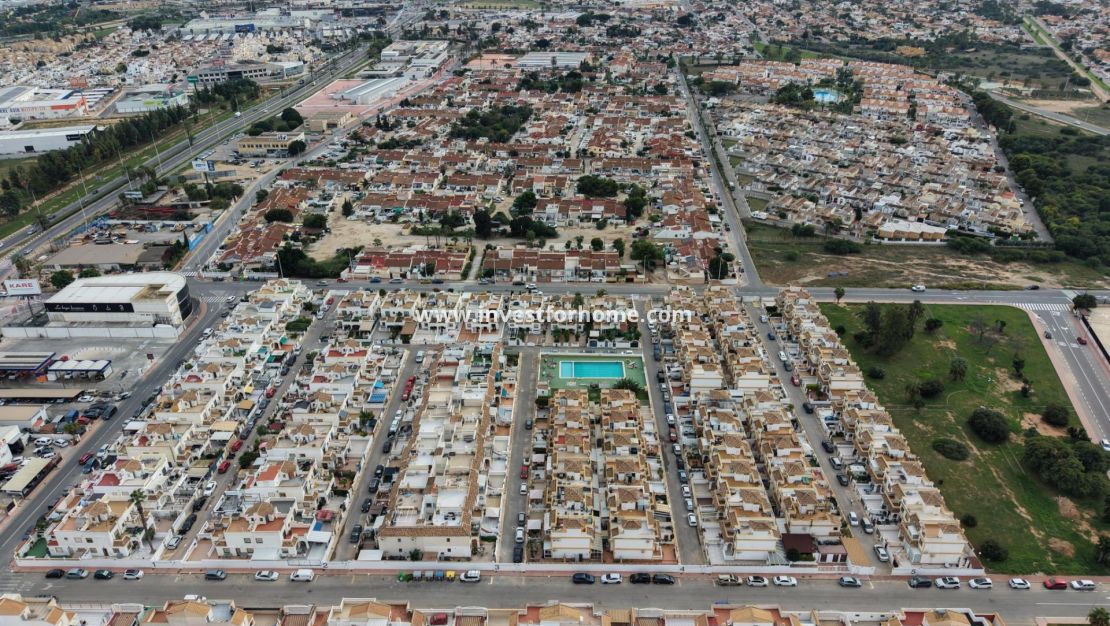 Sale - Bungalow - Torrevieja - El Limonar