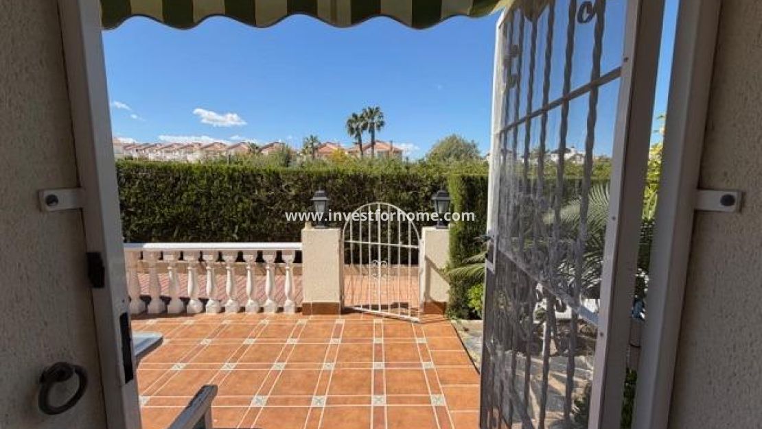 Sale - Bungalow - Torrevieja - La Siesta-El Chaparral
