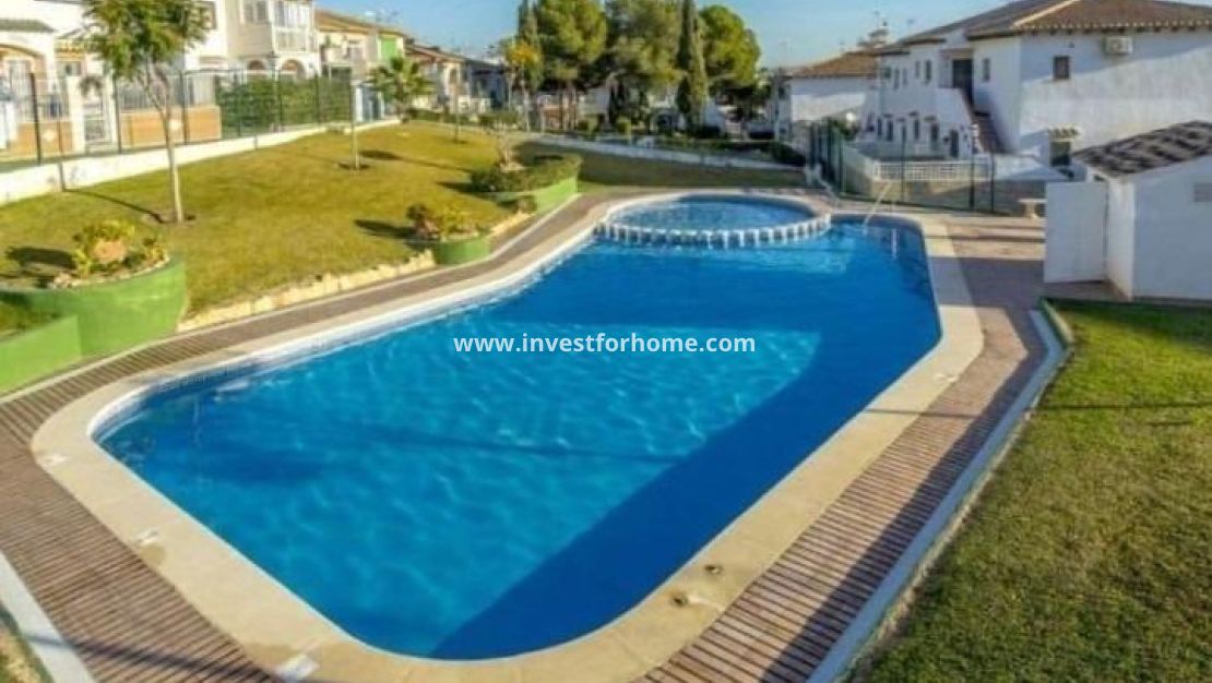 Sale - Bungalow - Torrevieja - Los Balcones - Los Altos Del Edén