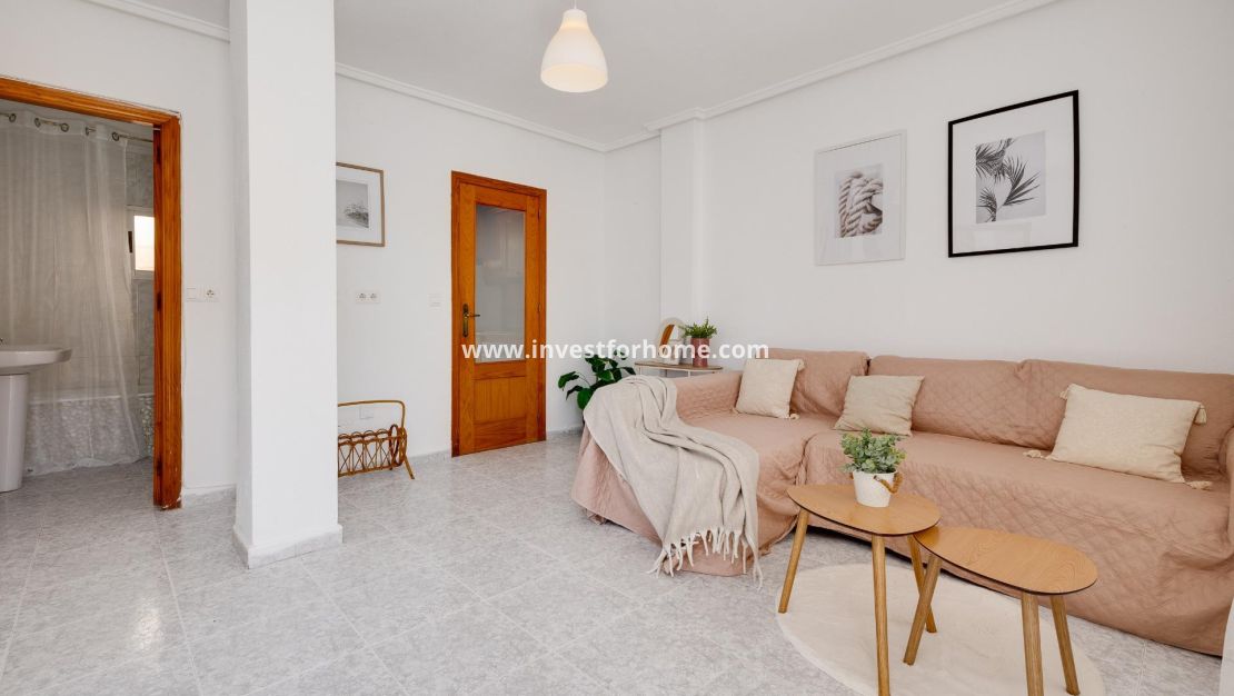 Sale - Bungalow - Torrevieja - Nueva Torrevieja - Aguas Nuevas