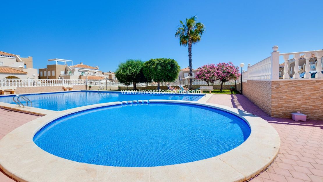 Sale - Bungalow - Torrevieja - Nueva Torrevieja - Aguas Nuevas