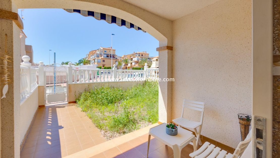 Sale - Bungalow - Torrevieja - Nueva Torrevieja - Aguas Nuevas