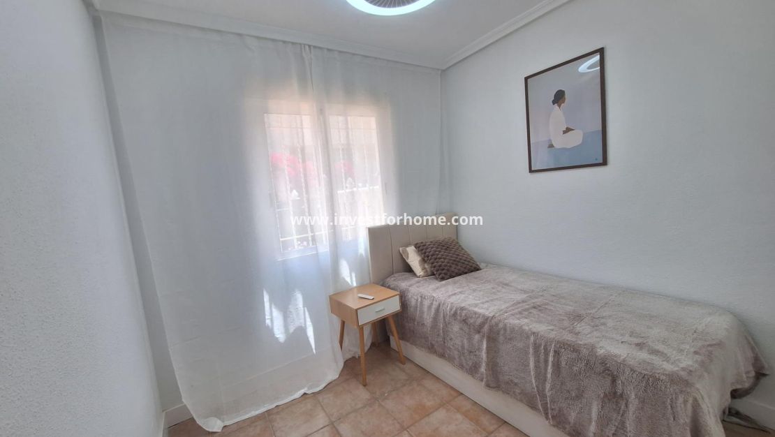 Sale - Bungalow - Torrevieja - Nueva Torrevieja - Aguas Nuevas