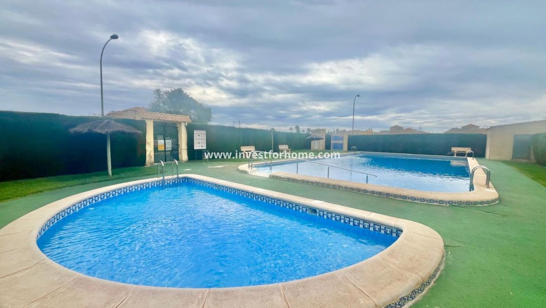 Sale - Bungalow - Torrevieja - Paraje Natural