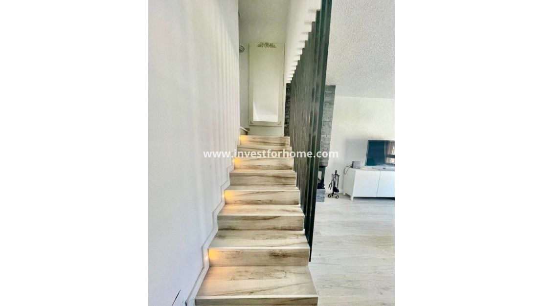 Sale - House - Aquilas