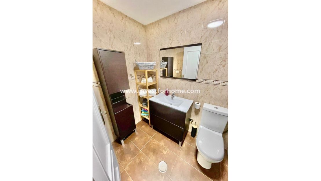 Sale - House - Aquilas