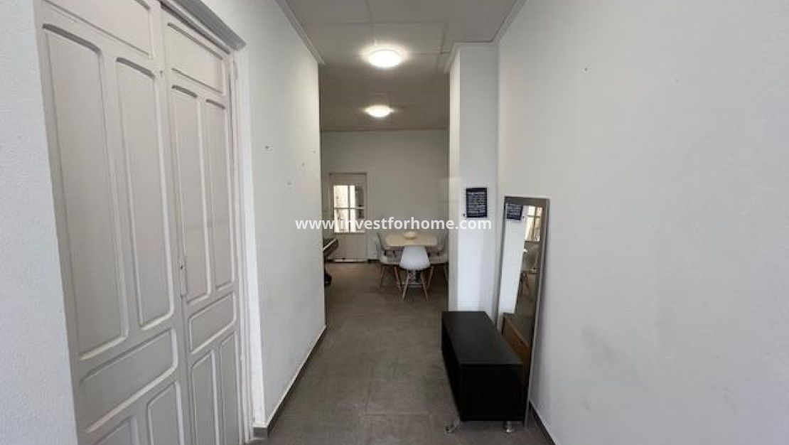 Sale - House - Dolores - Centro