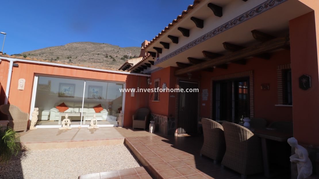 Sale - House - Fortuna - Inland