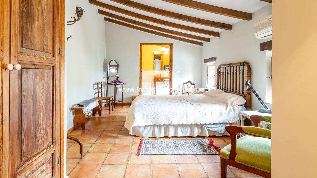 Sale - House - Los Martinez Del Puerto - Los Martínez Del Puerto